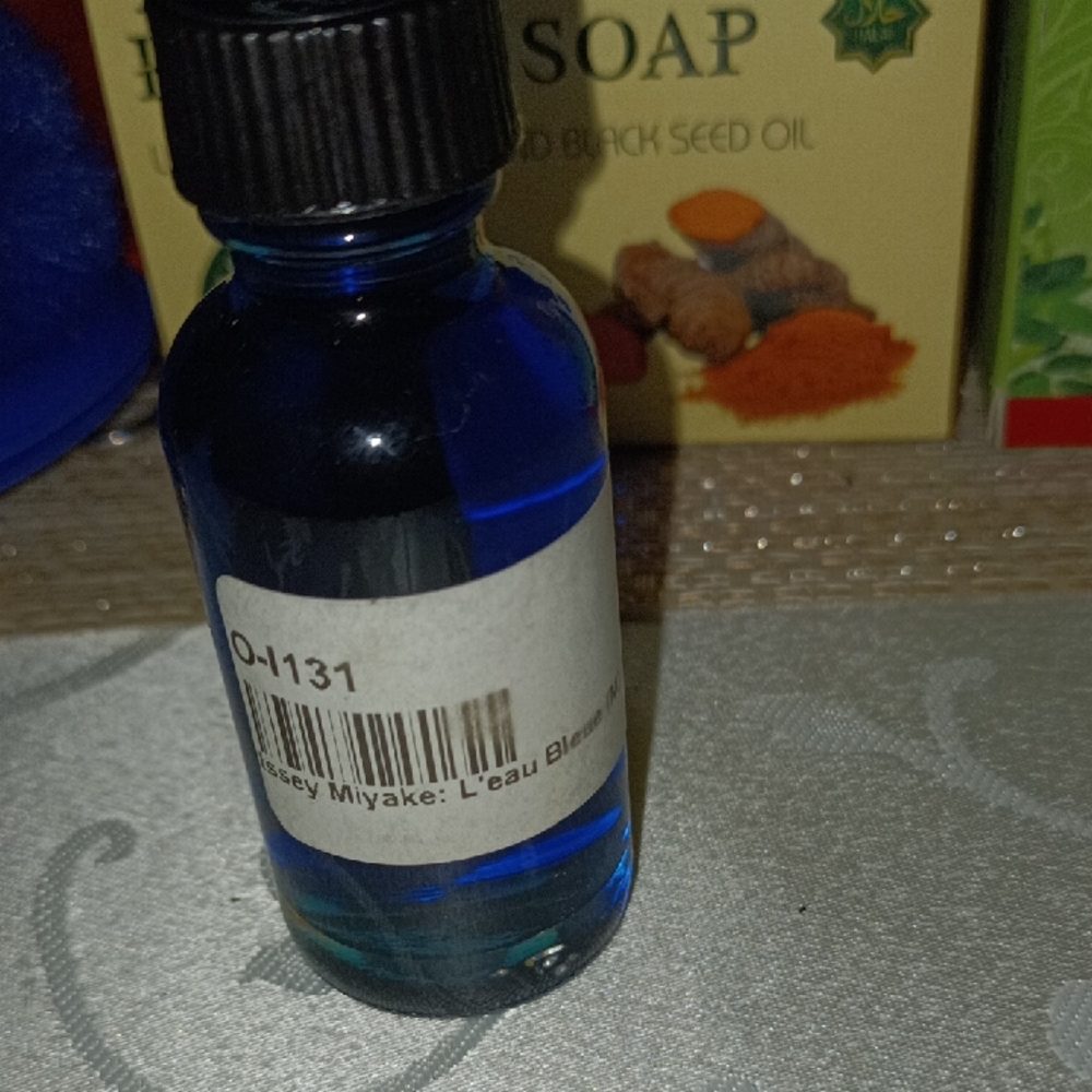 Issey Miyake L'Eau Bleue Body Oil - Vibrant Blue